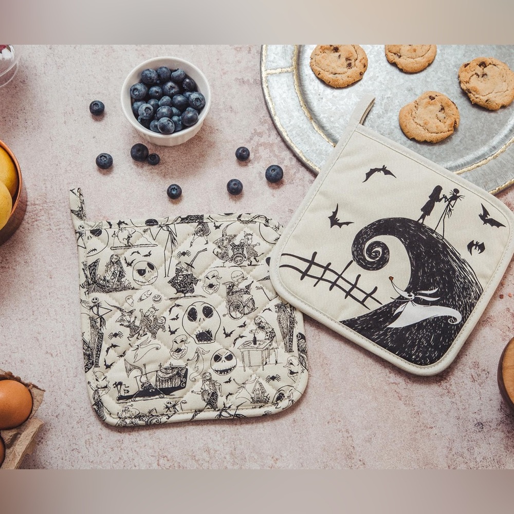 DISNEY THE NIGHTMARE BEFORE CHRISTMAS KITCHEN POT HOLDER | SET OF 2